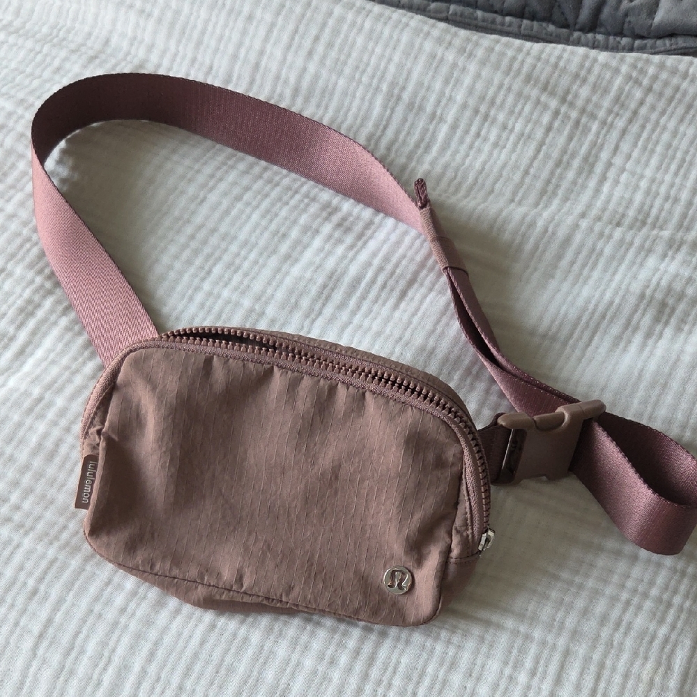 lululemon athletica Mauve Belt Bag
